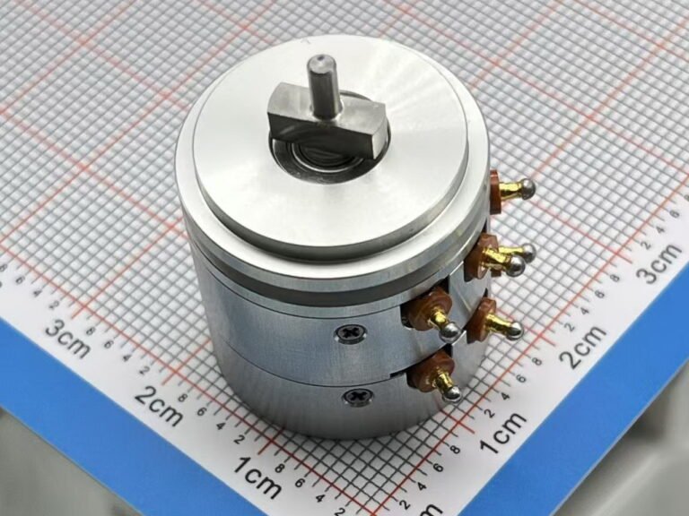 Dual-channel redundant conductive-plastic potentiometer, aluminum housing, D-shaft, gold-plated terminals, for aerospace redundant angle sensing